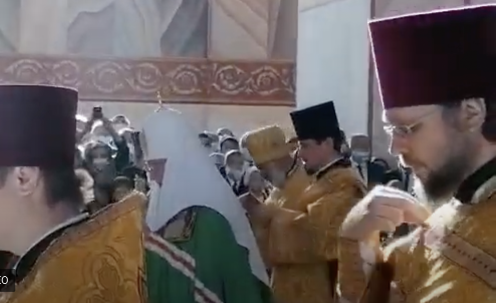 Патриарх Кирилл начал службу в храме Александра Невского в Волгограде (ВИДЕО)