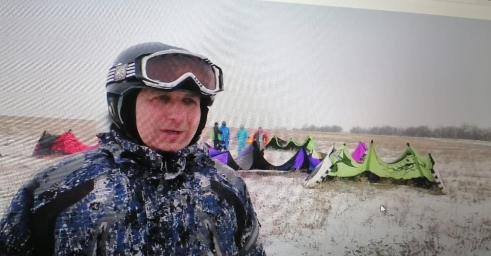 Камышинские телевизионщики разыскали спортсмена  - любителя сноукайтинга, которому 55 лет!