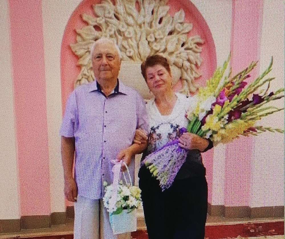 «Изумрудная» свадьба камышан Черноризовых - это море цветов и море любви
