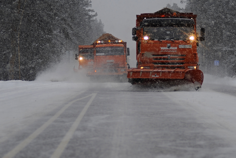 Камышинских водителей дорожники предупреждают о плохой видимости и стене снега на дорогах от Волгограда до Москвы в ближайшие сутки