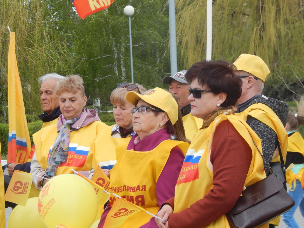 Лидер камышинских справороссов Александр Хаценко прочитал на первомайском митинге стихи Евтушенко