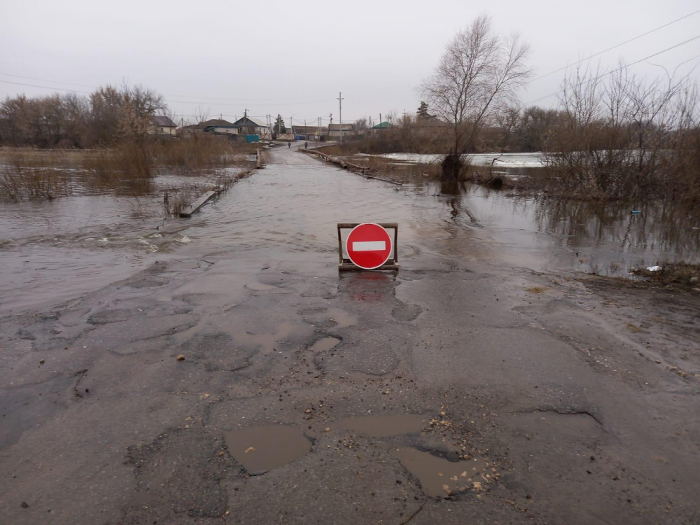 В Волгоградской области из-за разлива талой воды перекрыли движение автомобилей, - «Блокнот Волгограда»