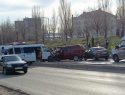 В Камышине на улице Некрасова маршрутка с пассажирами попала в ДТП, вылетев на разделительную полосу и столкнувшись с иномаркой (ВИДЕО)