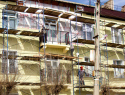 По ходу капитального ремонта многоэтажки на улице Титова в Камышине установили балконы, о которых жители могли только мечтать