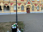 Камышане с грустью показали забитые мусором через край урны на самой красивой смотровой площадке города