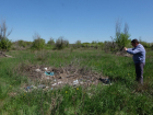 В Камышинском районе надзорное ведомство "вручило" предписание собственнику участка, захламившего его до критического состояния