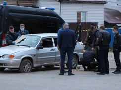 В Волгограде следователи разбираются со взрывом, в результате которого с тяжелыми ранениями попал в реанимацию полковник МВД в отставке