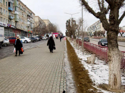Почему бы в Камышине не убрать обочины тротуаров хотя бы на центральных улицах? - камышанка