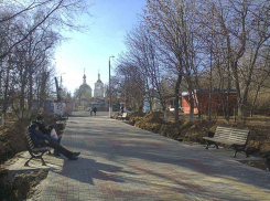 «Перелицованную» центральную аллею городского парка Комсомольцев-добровольцев в Камышине оценили отдыхающие