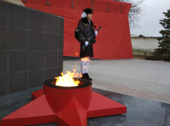 В Камышине в память о неизвестном солдате «включили» вечный огонь