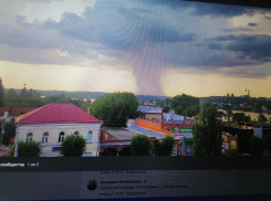 Пользователи сфотографировали то ли дождь, то ли торнадо над Камышином