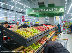 В Камышине стремительно взлетели в цене тепличные волгоградские помидоры
