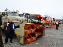 В Камышине провели смотр техники, исключающий недавний снежный «аврал» на границе Камышинского района и Саратовской области