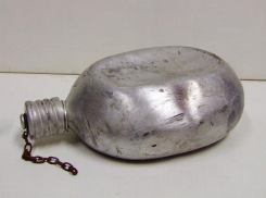 Камышанин хотел купить для коллекции фляжку времен Великой Отечественной и «подарил» телефонному мошеннику три тысячи рублей