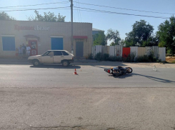 В городе Петров Вал Камышинского района на улице Ленина сбили скутериста