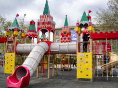 Суд приговорил владелицу игрового клуба к полутора годам лишения свободы после того, как на батуде сломала ногу девочка 