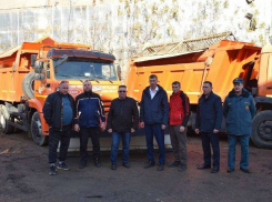 Заместитель главы администрации Камышина Дмитрий Резвов проинспектировал технику, которая будет работать на зимних трассах