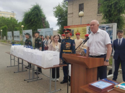 В Камышине спикер гордумы Владимир Пономарев выступил на плацу