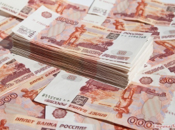 Банкир из Котово, упаковывая наличность, «отщипнула» для себя почти 13 миллионов рублей