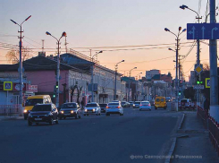 В Камышине в центре города росгвардейцы задержали воровку-рецидивистку, опустошившую кассу продуктового магазина