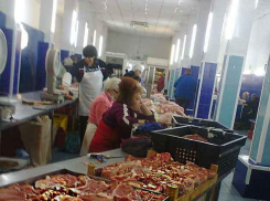 В Камышине из-за дороговизны мяса перекупщики на центральном рынке стали продавать его под заказ