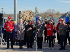 Главная волгоградская коммунистка приняла участие в торжественной закладке неподалеку от Камышина
