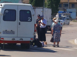 В Камышине на улице Пролетарской «Газель» сбила женщину, пострадавшую увезла «скорая»