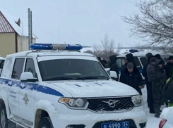В Камышине сотрудниками полиции задержан фигурант, ночью чуть не задушивший продавца магазина с требованием денег