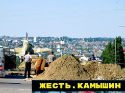 Камышане предполагают, что горячую воду в северной части города не дают из-за «разрытий» на Сиреневом бульваре Камышина