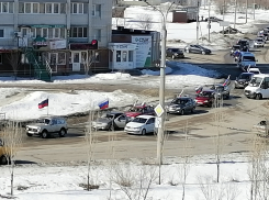 В Камышине нет конца колонне автопробега, проходящего в поддержку российских военнослужащих на Украине