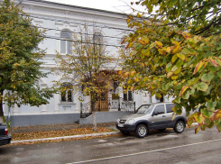 Глава находящегося по соседству с Камышином Фролово объявил, что начинает отопительный сезон с 12 октября, а село под Котово завалил снег