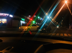 В Камышине иномарки не разъехались на новом асфальте у рынка