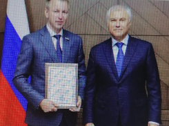 По какому случаю депутат камышан в Госдуме Алексей Волоцков сфотографировался со спикером 