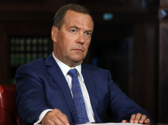 «Не хочу накликать, но они дождутся»: Медведев допустил повторение теракта 11 сентября в США