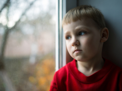 Чиновника наказали за подделанные протоколы о том, будто его подчиненные «неистово» наносят визиты в семьи детей-сирот