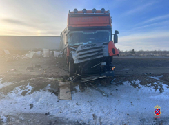 На трассе между Камышином и Волгоградом «не поделили дорогу» грузовики, есть раненый