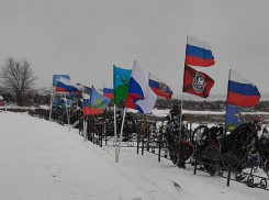 В Камышине родным погибших в СВО чиновники показали памятный знак, но промолчали о плане благоустройства квартала захоронений и об аллее славы в нем