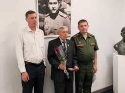 Бывшему главному санитарному врачу Камышина Виктору Семенову вручили медаль «За помощь и милосердие»