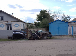 От удара в опору ЛЭП легковушку вместе с водителем разорвало на части