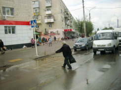 Почему бы в Камышине не обозначить аншлагами автобусы муниципальной автоколонны, похожие на маршрутки, в которые можно сесть по проездному? - камышанка