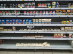 В сетевиках Камышина продавцы «маскируют» опустевшие полки сахаром