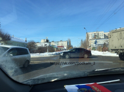 Фото с ДТП на пересечении улиц Стахановской и Калинина в Камышине выложили в соцсетях