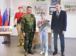 В Камышине родным погибших в СВО бойцов передали ордена героев