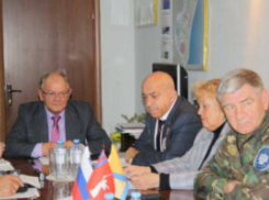 Живем дружно: в администрации Камышинского района за одним столом собрались православный батюшка, пастор адвентистов седьмого дня и руководитель местной исламской организации