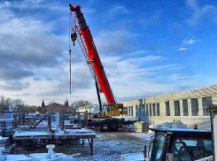 В Камышине показались первые этажи будущей суперполиклиники за полтора миллиарда на улице Советской