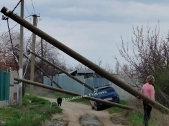 Камышане показали в соцсетях опасно рухнувший столб на Черной гряде