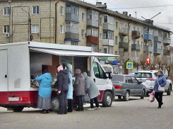 Нельзя ли в Камышине поудобнее устроить парковку фермерской автолавки? - камышанка