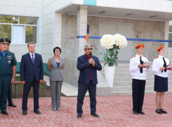 Высокопоставленные гости прибыли поздравлять с 1 сентября ребят и учителей в отремонтированную школу  №7 Камышина