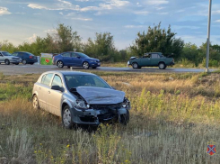Под Камышином столкнулись иномарка и отечественная легковушка, водитель «ВАЗа» попал в больницу