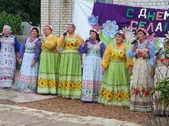 В Камышинском районе спели и съели казан плова в Липовке по случаю Дня села
